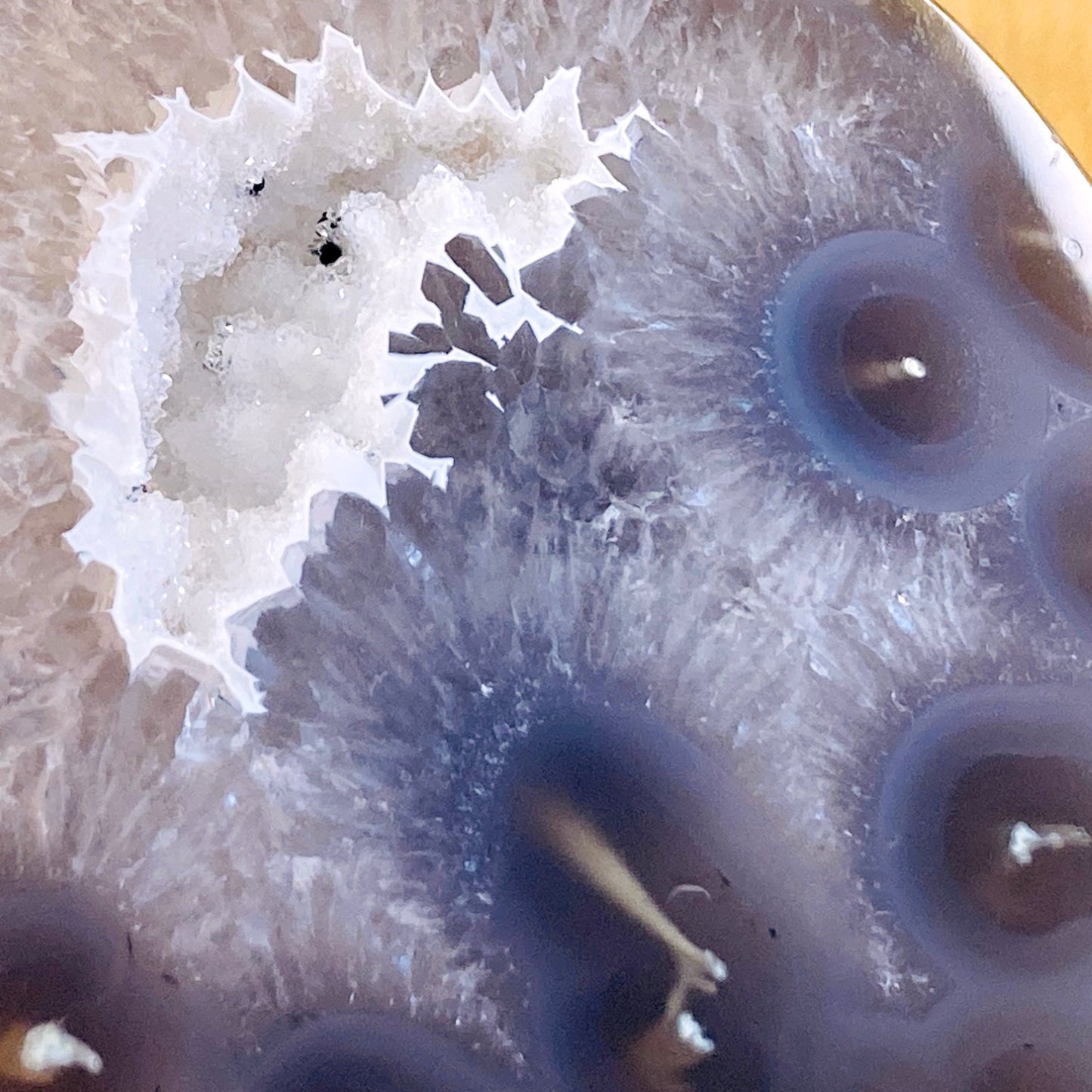 Ahat na podstavku #01