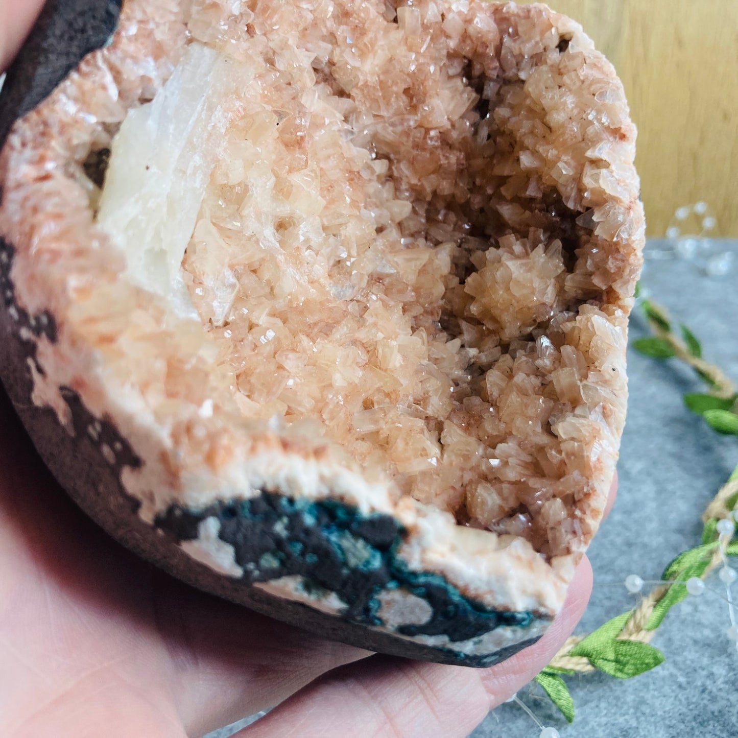 Heulandit geoda s stilbitom #01