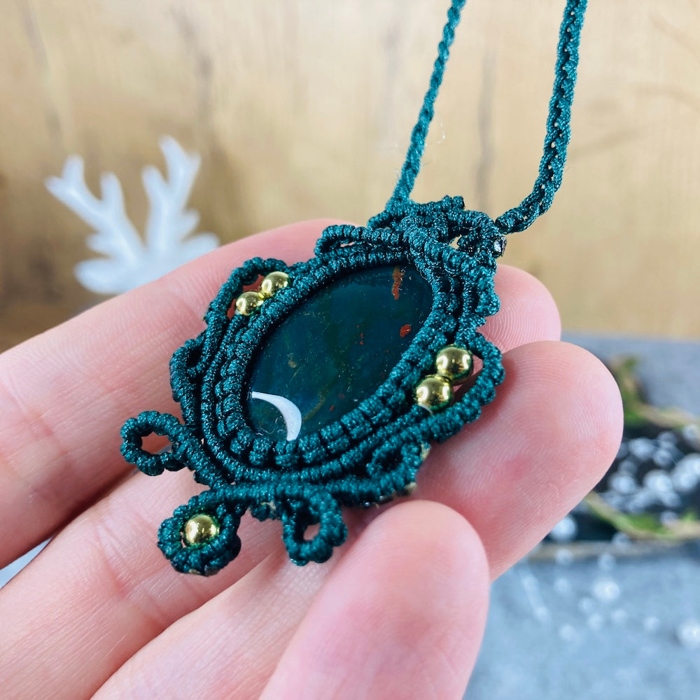 Heliotrop - makrame ogrlica